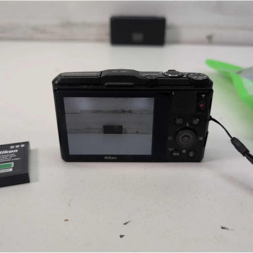 Nikon COOLPIX S9700 16MP 30x Zoom Digital Camera Bundle Batteries Charger - Picture 2 of 14